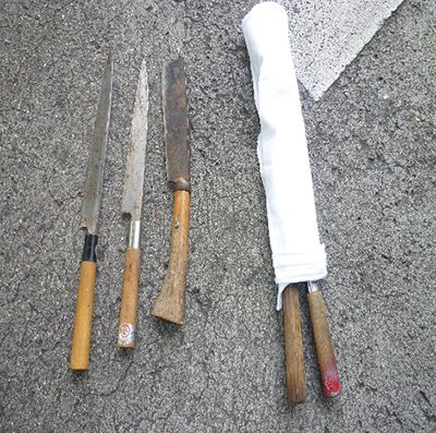 包丁・刃物は、危険などで刃の部分を覆い持込んでください。